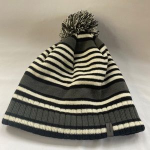 Eddie Bauer warm winter hat 🤍